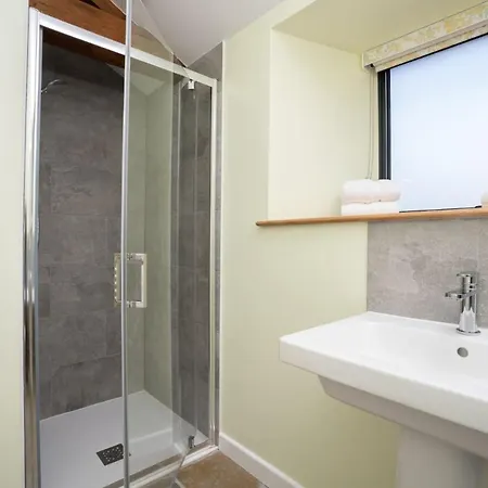 Grasmere With Stunnng Views By Letmestay